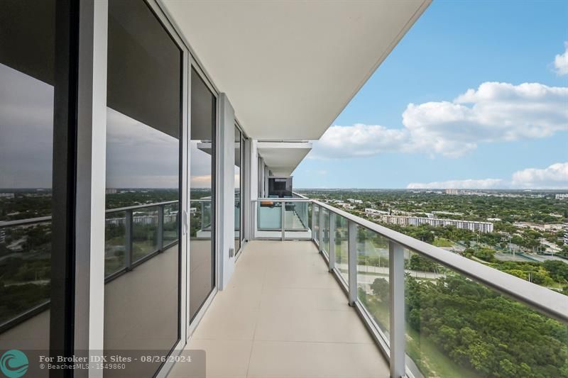 Image 24 of 44 For 16385 Biscayne Blvd  2606