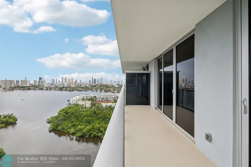 Image 25 of 44 For 16385 Biscayne Blvd  2606