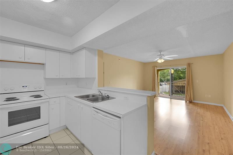 Image 11 of 33 For 5520 61st St  212