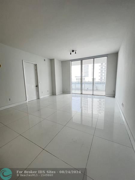 Image 2 of 26 For 16001 Collins Ave  502