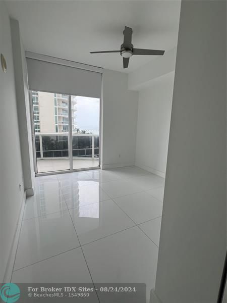 Image 21 of 26 For 16001 Collins Ave  502