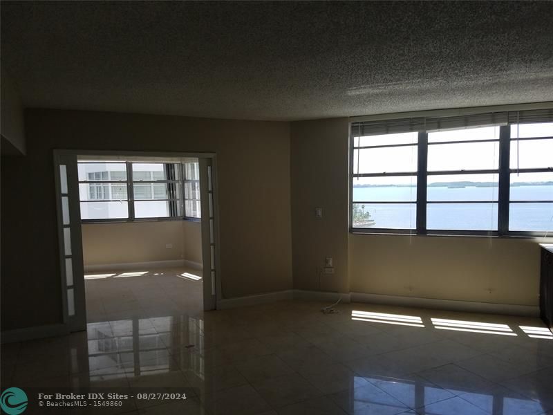 Image 4 of 11 For 999 Brickell Bay Dr  1504