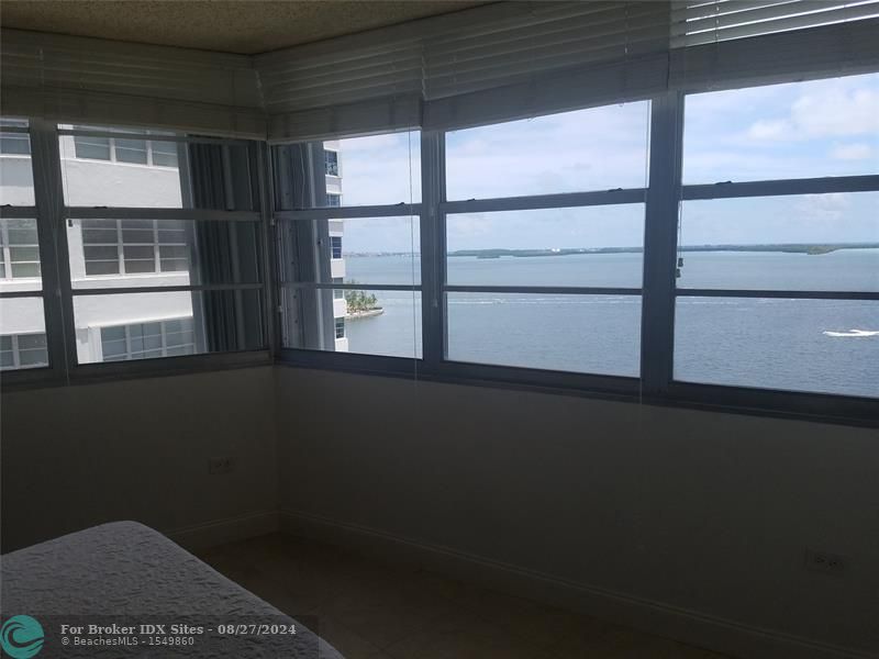 Image 5 of 11 For 999 Brickell Bay Dr  1504