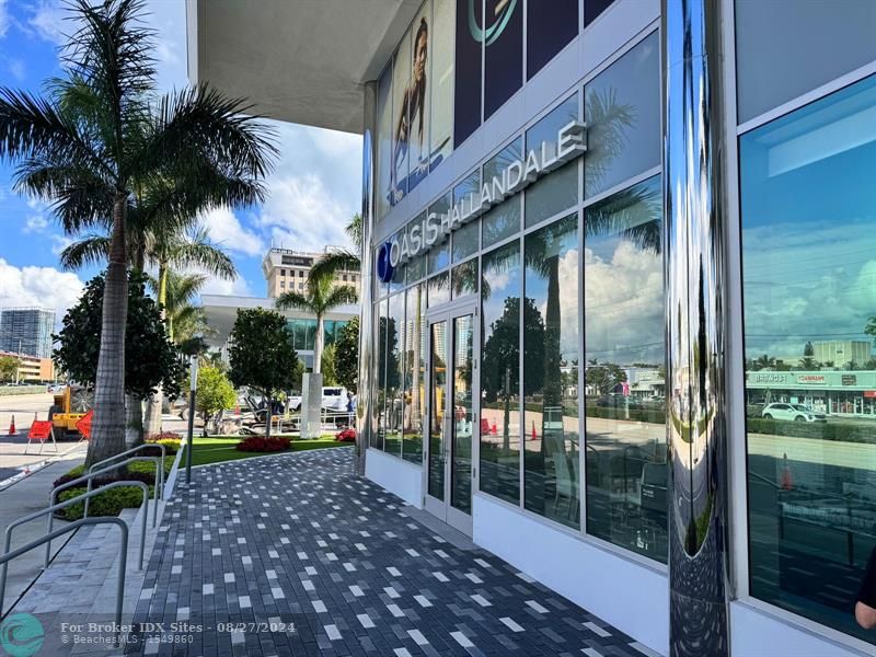 Image 4 of 30 For 1006 Hallandale Beach Blvd  4-205