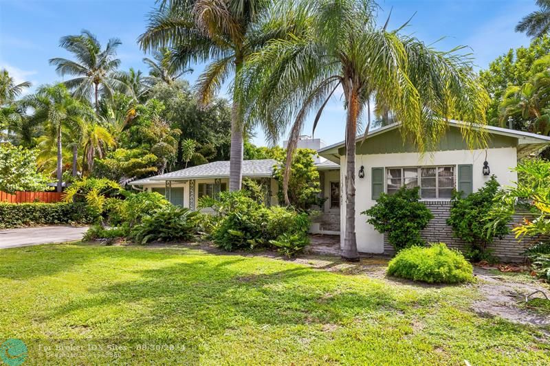 Image 4 of 22 For 310 Coral Way