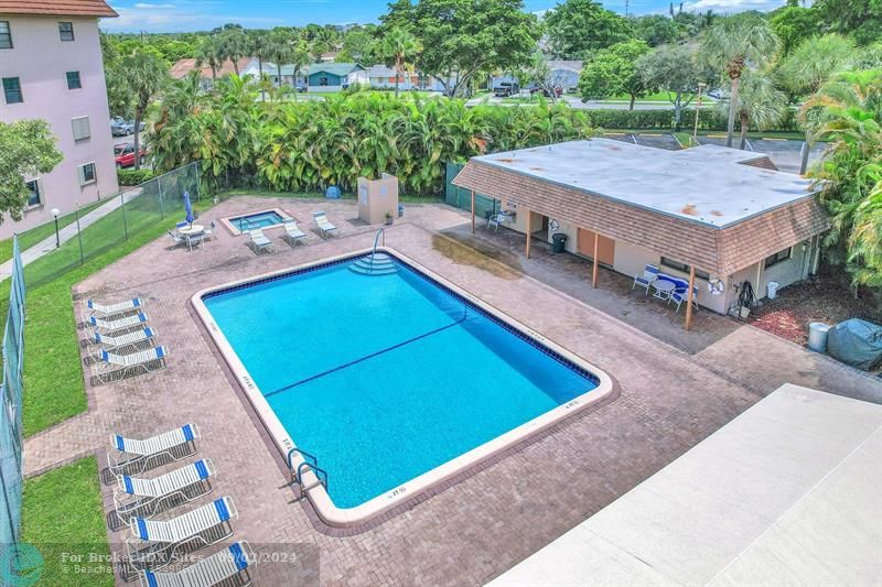 Image 27 of 29 For 4930 Sabal Palm Blvd  414