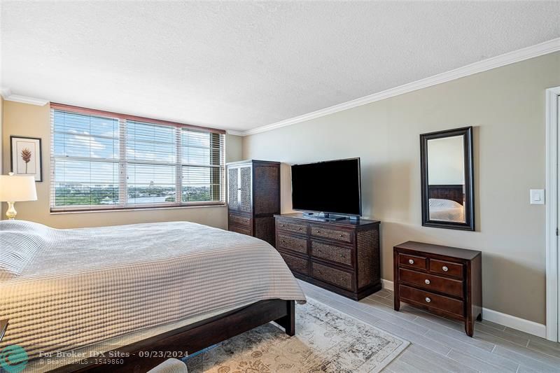 Image 21 of 24 For 2121 Ocean Boulevard  1405w