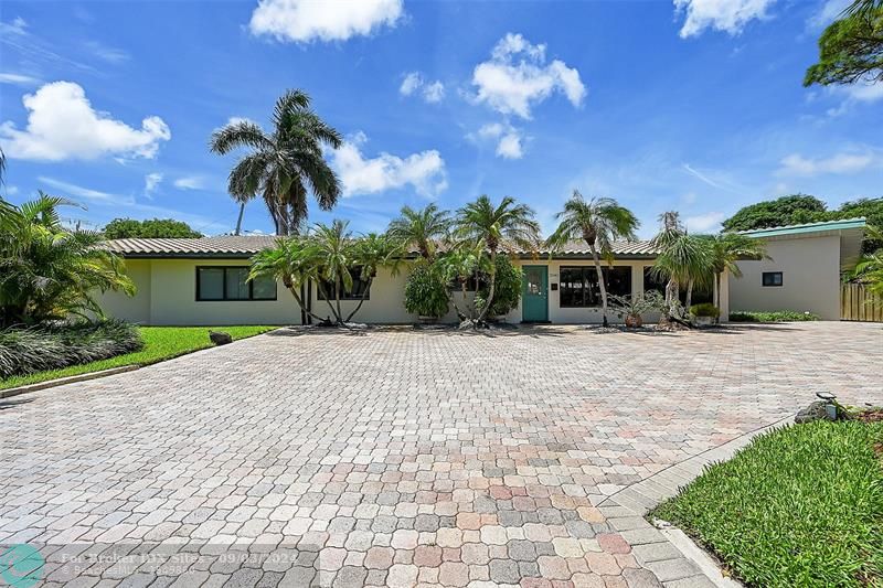 Image 4 of 40 For 2040 Coral Gardens Dr