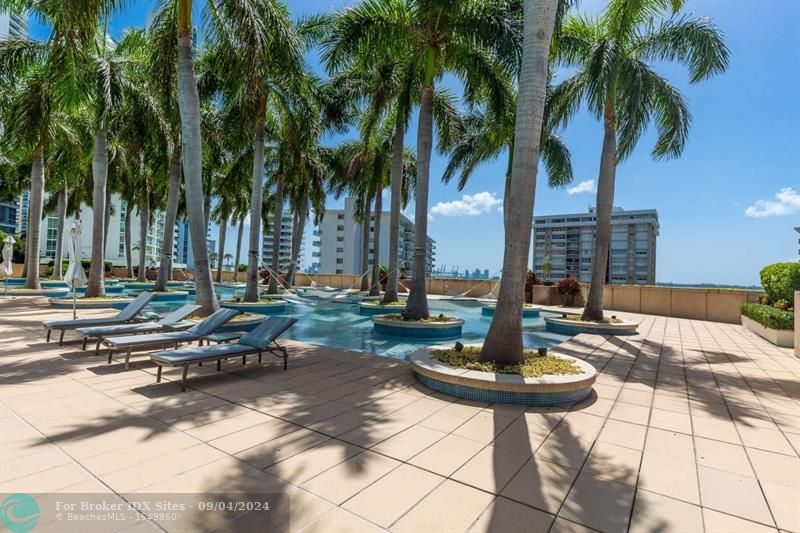 Image 13 of 72 For 1425 Brickell Ave  41b