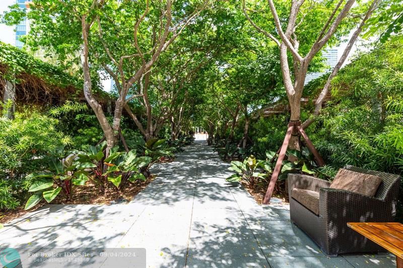 Image 18 of 72 For 1425 Brickell Ave  41b