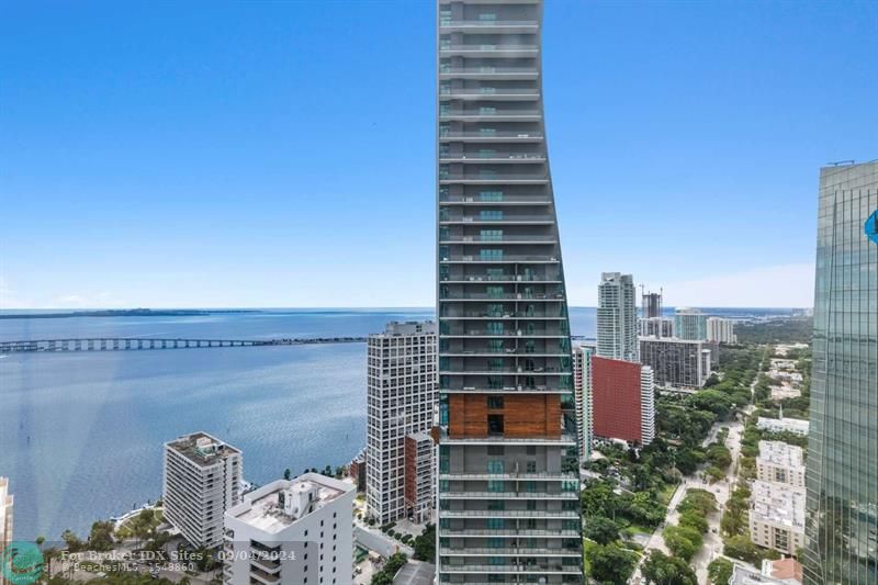 Image 30 of 72 For 1425 Brickell Ave  41b