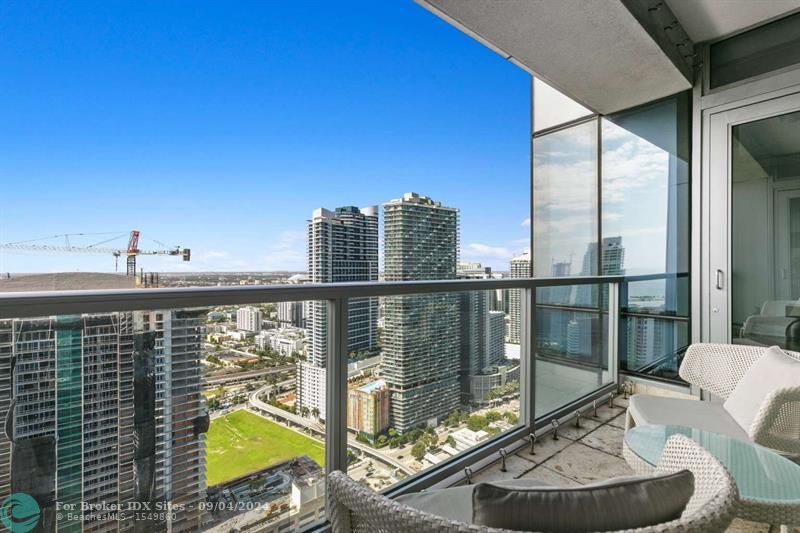 Image 53 of 72 For 1425 Brickell Ave  41b