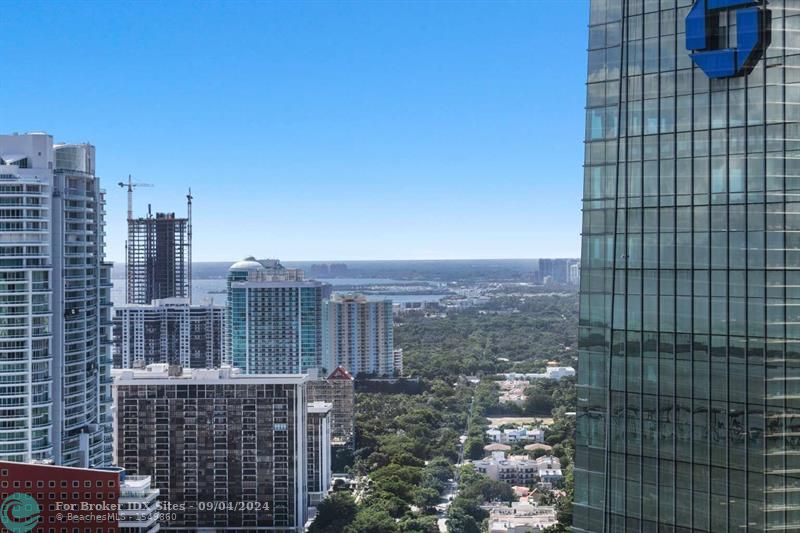 Image 70 of 72 For 1425 Brickell Ave  41b