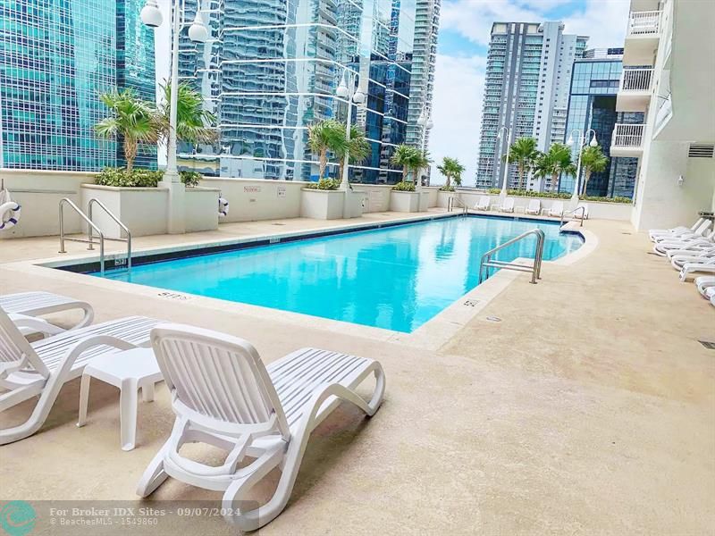 Image 21 of 30 For 1200 Brickell Bay Dr  1901