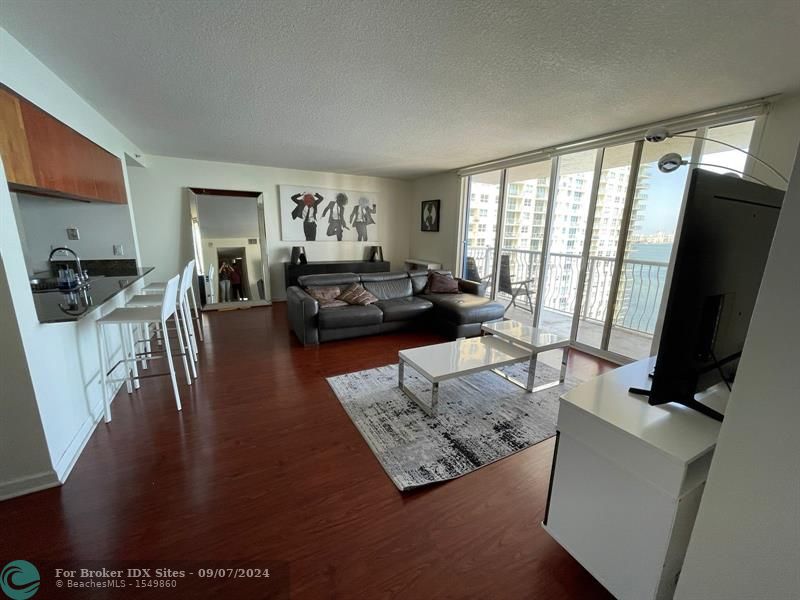 Image 5 of 30 For 1200 Brickell Bay Dr  1901