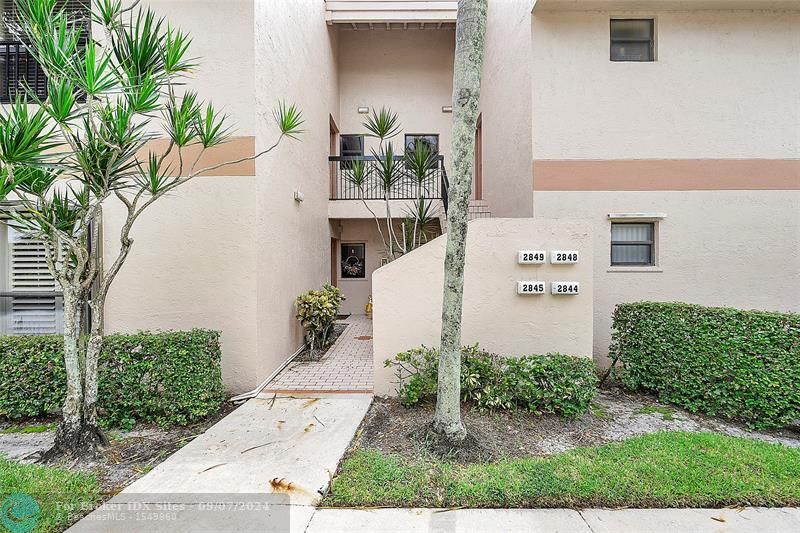 Image 31 of 50 For 2849 Carambola Cir South  19120