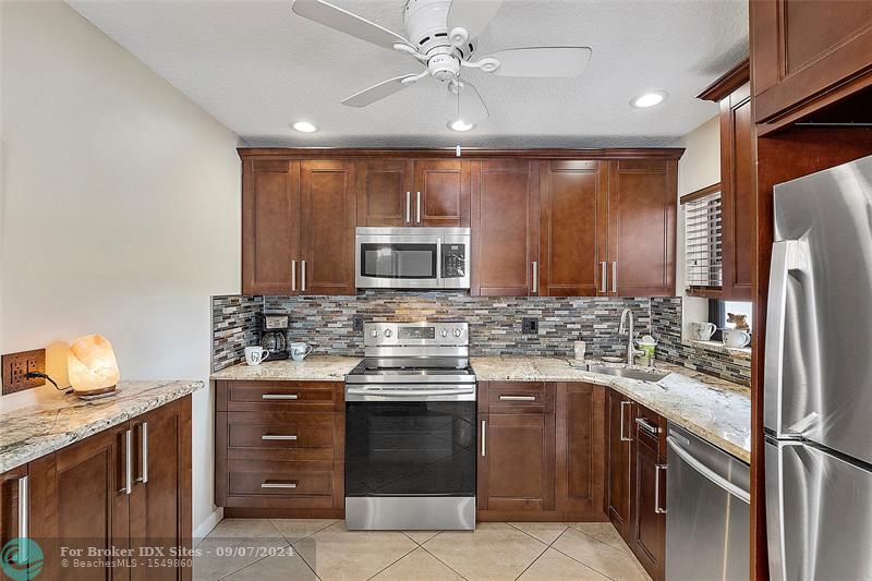 Image 4 of 50 For 2849 Carambola Cir South  19120