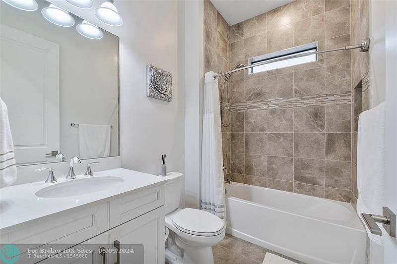 Image 43 of 85 For 11740 Waterway Cir