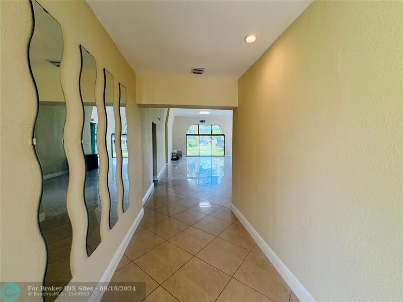 Image 6 of 22 For 5613 Travelers Palm Ln