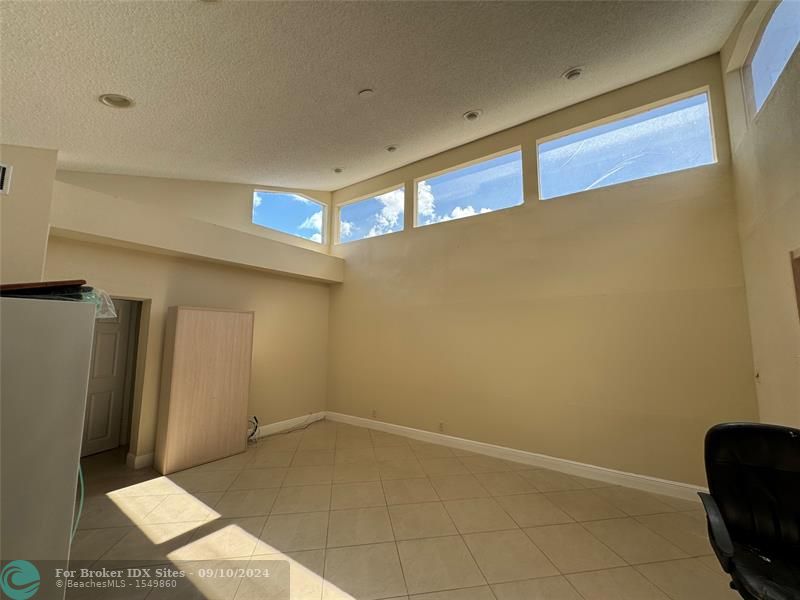 Image 7 of 22 For 5613 Travelers Palm Ln