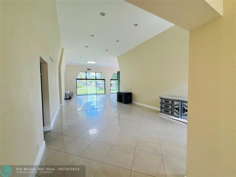 Image 8 of 22 For 5613 Travelers Palm Ln