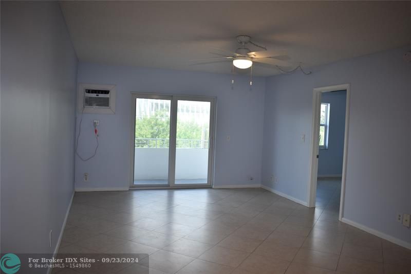 Image 3 of 32 For 2900 Banyan St  308