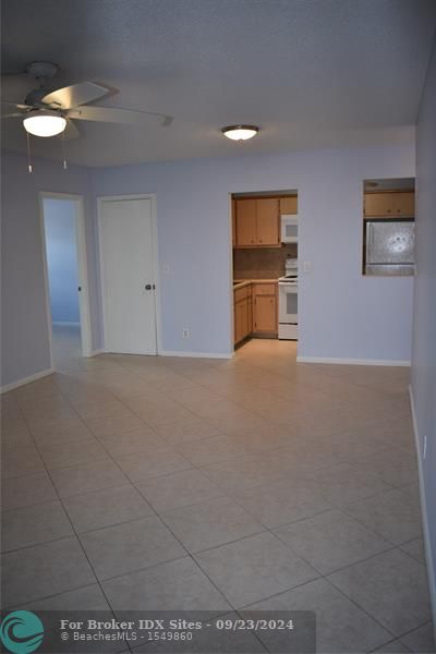 Image 4 of 32 For 2900 Banyan St  308