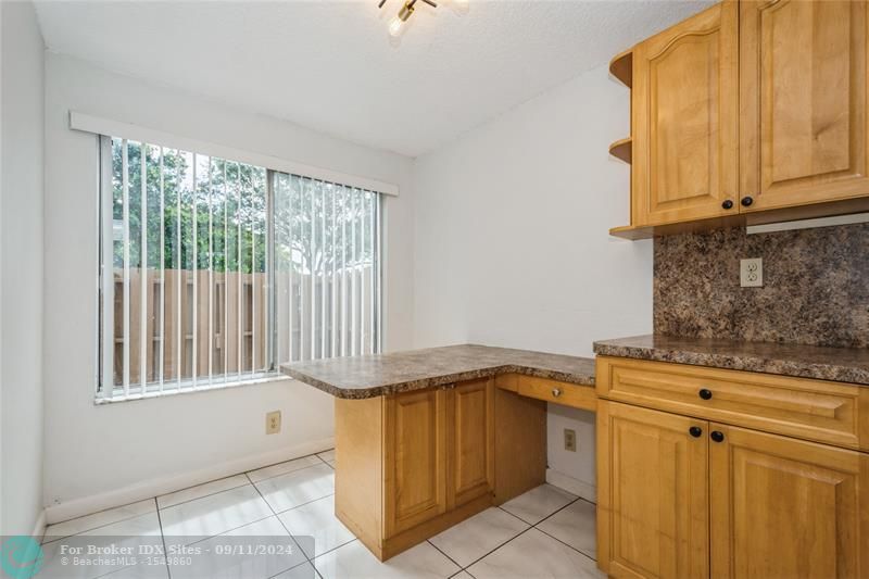 Image 16 of 47 For 8208 8th Pl  8208