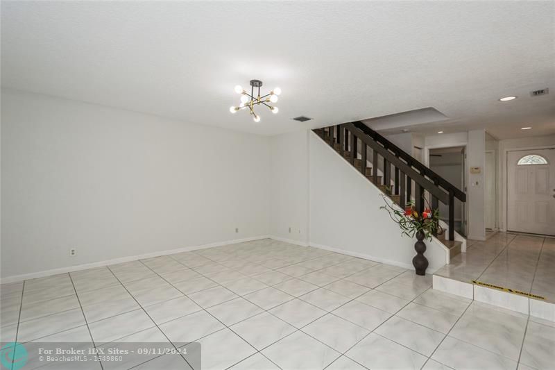 Image 6 of 47 For 8208 8th Pl  8208