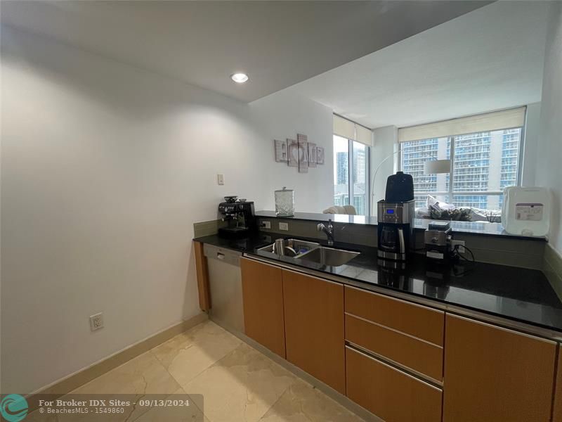 Image 11 of 39 For 1060 Brickell Ave  2501