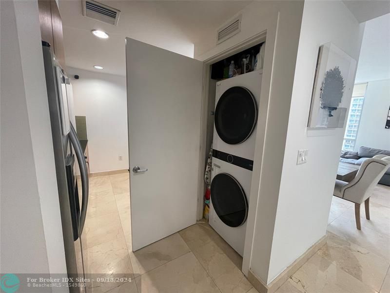 Image 13 of 39 For 1060 Brickell Ave  2501