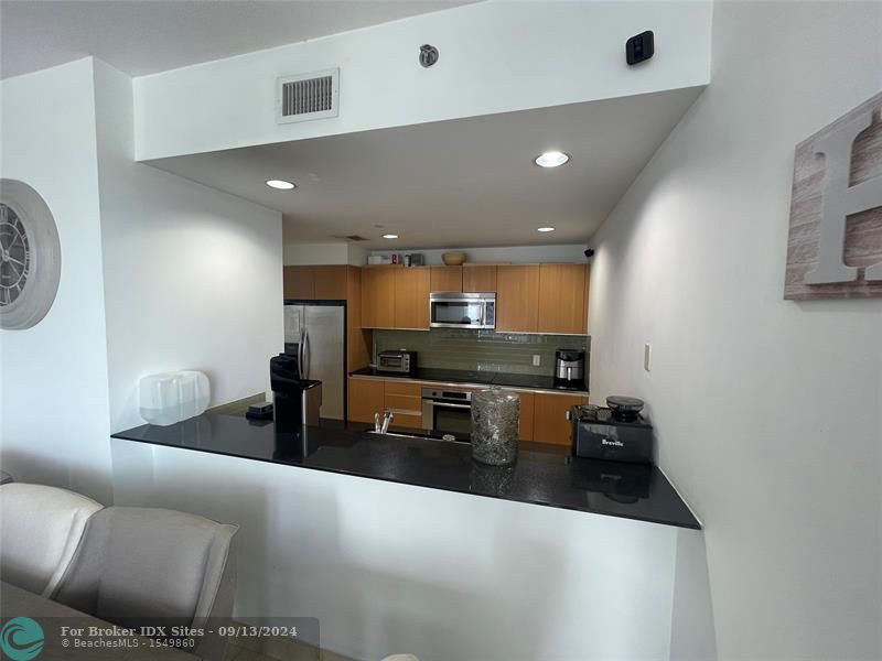 Image 14 of 39 For 1060 Brickell Ave  2501