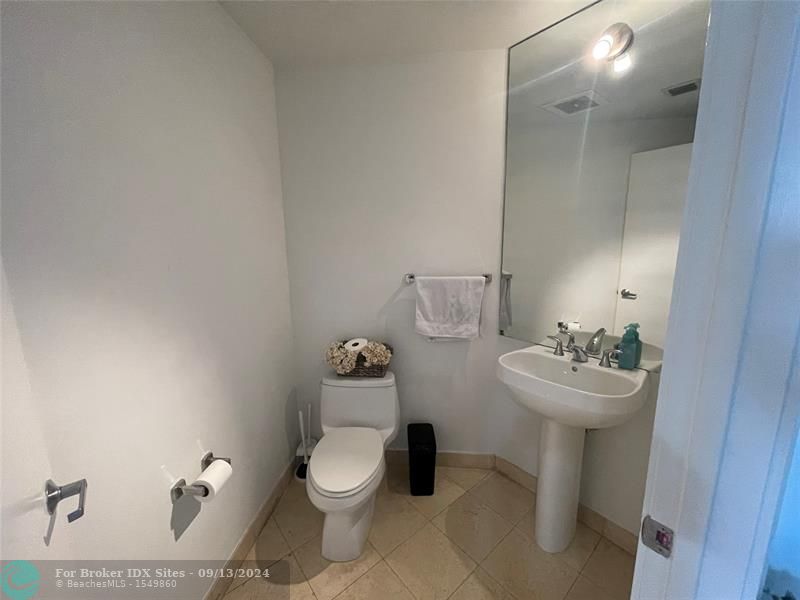 Image 16 of 39 For 1060 Brickell Ave  2501