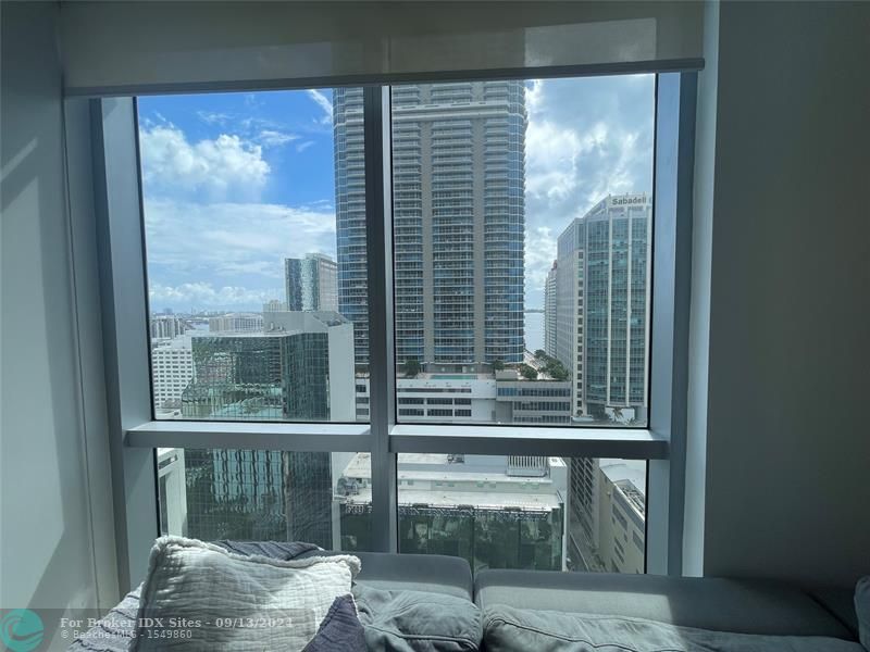 Image 18 of 39 For 1060 Brickell Ave  2501