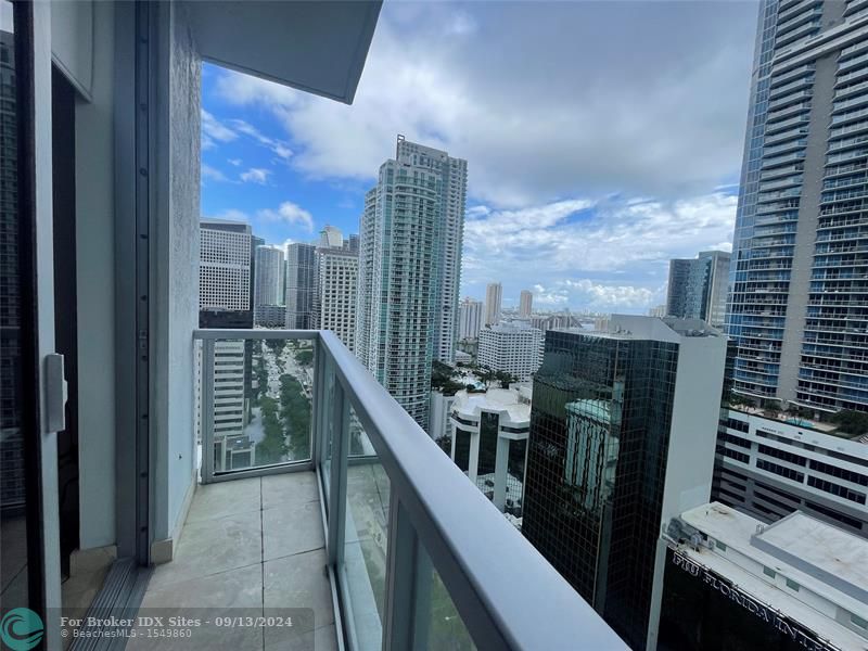 Image 34 of 39 For 1060 Brickell Ave  2501