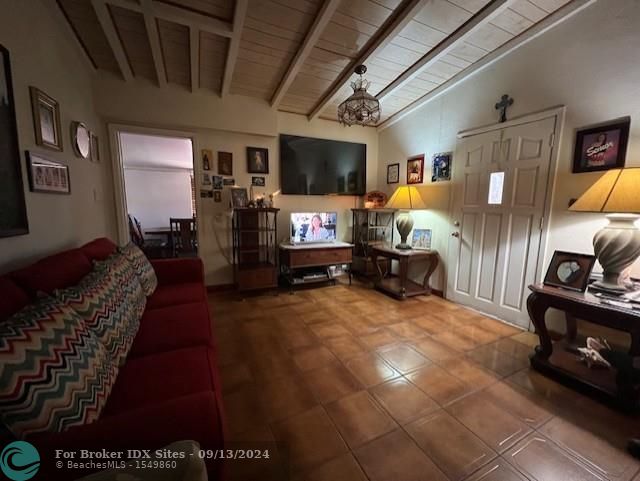 Image 13 of 25 For 862 Hialeah Dr