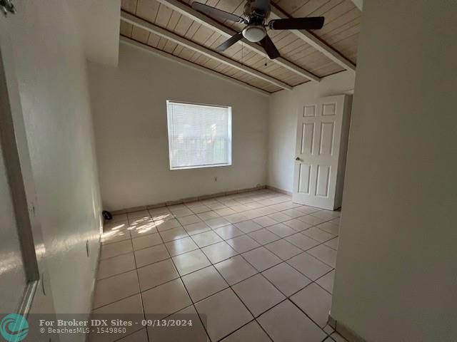 Image 16 of 25 For 862 Hialeah Dr