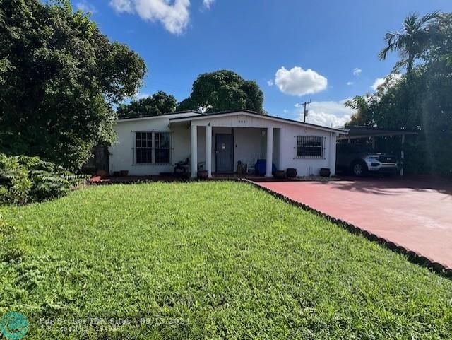 Image 3 of 25 For 862 Hialeah Dr