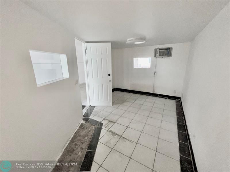 Image 10 of 11 For 851-863 30th Ct