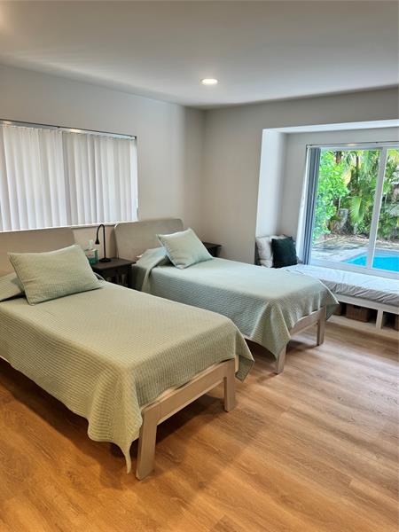 Image 27 of 42 For 2020 Coral Reef Dr