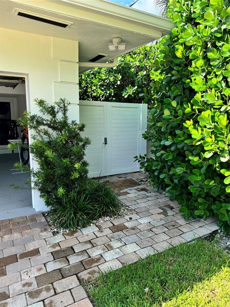Image 33 of 42 For 2020 Coral Reef Dr