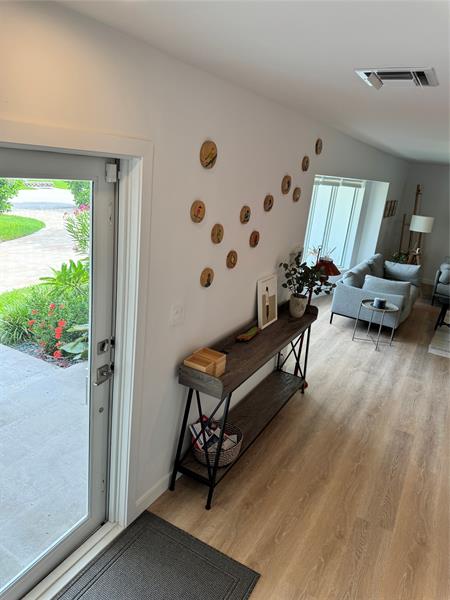 Image 6 of 42 For 2020 Coral Reef Dr