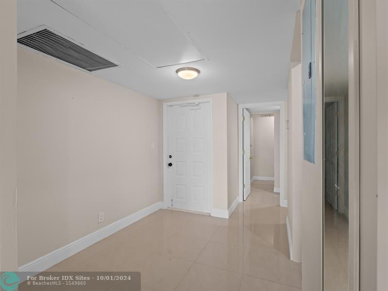 Image 11 of 57 For 4020 Palm Aire Dr  407