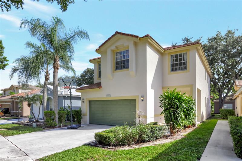 Image 2 of 40 For 4932 Pelican St