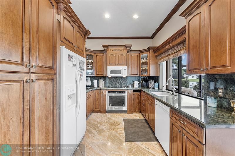 Image 17 of 41 For 6222 54th Dr