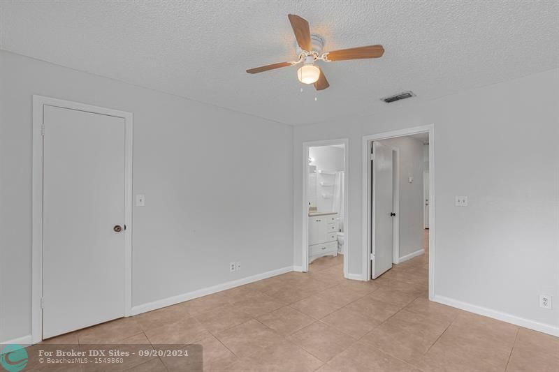 Image 10 of 25 For 2846 University Dr  4102