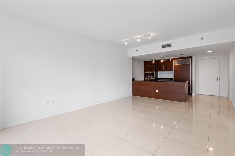 Image 11 of 42 For 465 Brickell Ave  2706