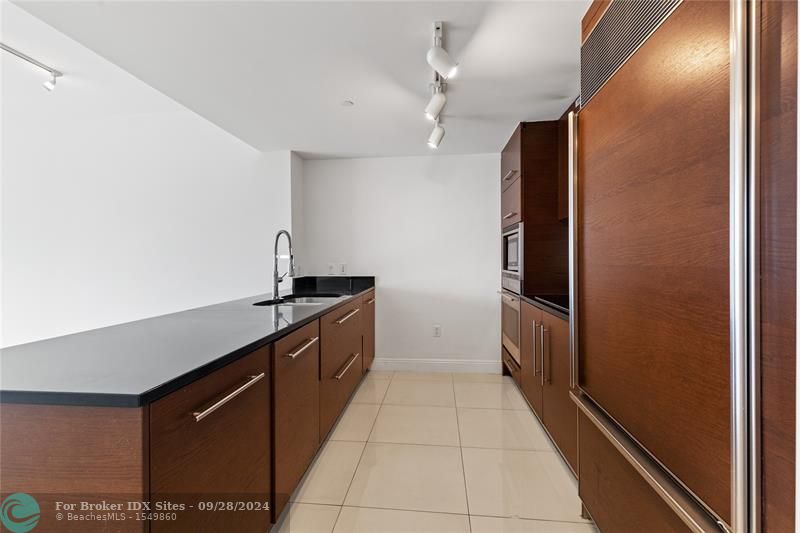 Image 12 of 42 For 465 Brickell Ave  2706