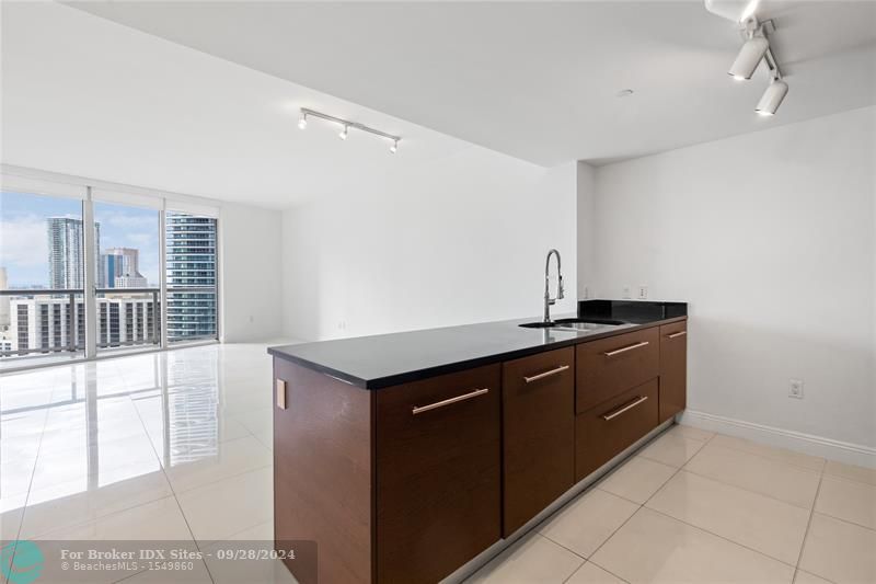 Image 13 of 42 For 465 Brickell Ave  2706