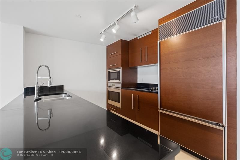 Image 14 of 42 For 465 Brickell Ave  2706